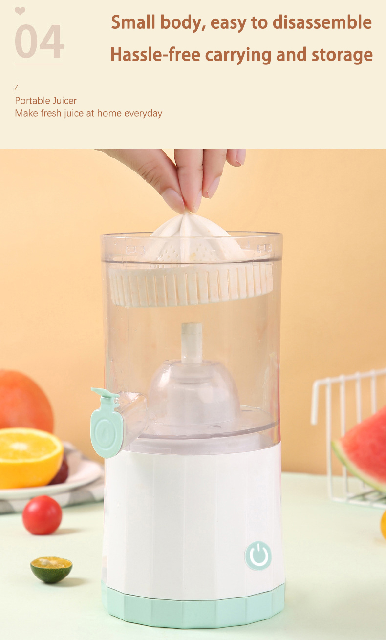 Compact fruit and vegetable juicer